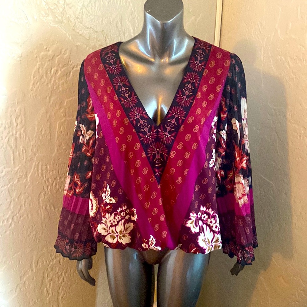 White House Black Market Vneck fully lined blouse